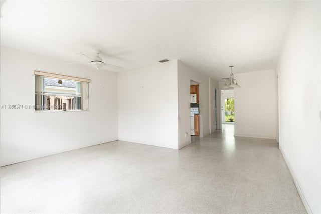 3 of 26 - 4915 Ne 22nd Ave, Lighthouse Point, FL