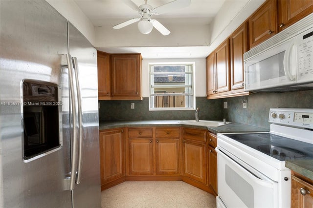 5 of 26 - 4915 Ne 22nd Ave, Lighthouse Point, FL