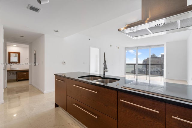 4 of 39 - 495 Brickell Ave 2709, Miami, FL