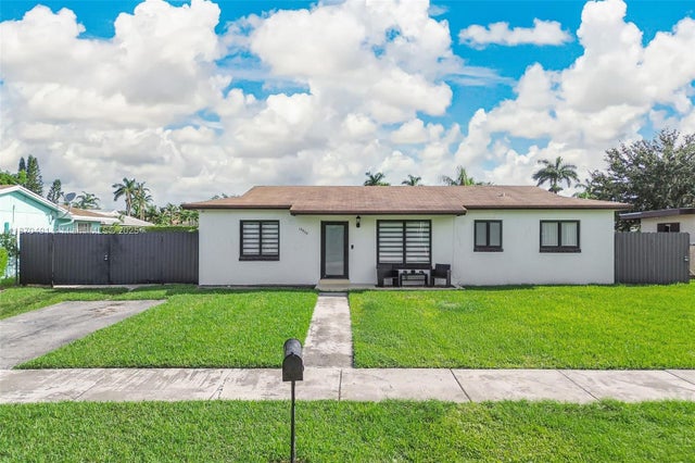1 of 28 - 10925 Sw 141st Ln, Miami, FL