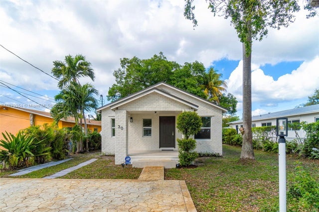 1 of 31 - 30 Sw 7th St, Hallandale Beach, FL