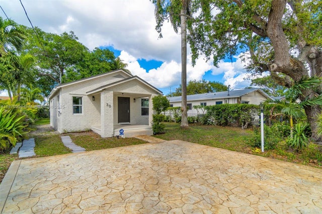 2 of 31 - 30 Sw 7th St, Hallandale Beach, FL