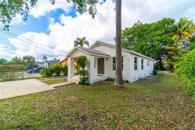 3 of 31 - 30 Sw 7th St, Hallandale Beach, FL