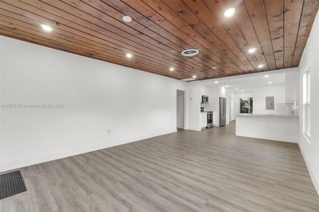 5 of 31 - 30 Sw 7th St, Hallandale Beach, FL