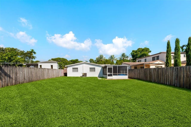 4 of 18 - 5127 Alton Rd, Miami Beach, FL