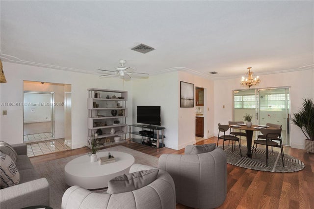 4 of 21 - 4411 Nw 14th St, Lauderhill, FL