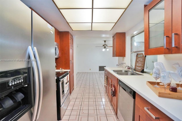 5 of 21 - 4411 Nw 14th St, Lauderhill, FL