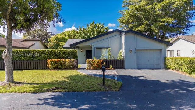 1 of 35 - 8932 Nw 9th Pl, Plantation, FL