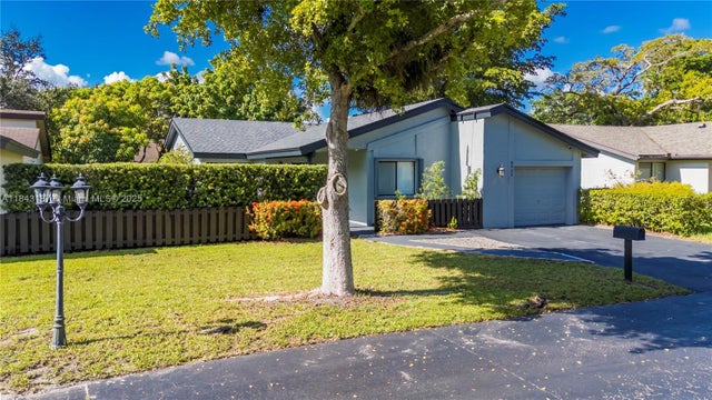 2 of 35 - 8932 Nw 9th Pl, Plantation, FL