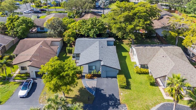 3 of 35 - 8932 Nw 9th Pl, Plantation, FL