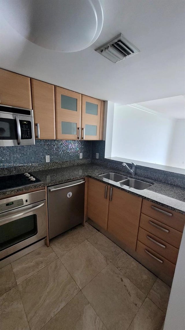 1 of 8 - 2101 Brickell Ave 1109, Miami, FL