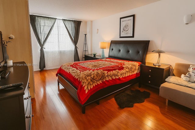 5 of 28 - 251 174th St 515, Sunny Isles Beach, FL