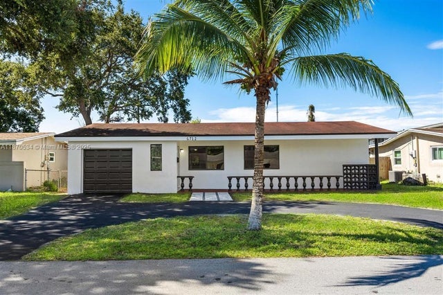 2 of 42 - 6712 Arbor Dr, Miramar, FL