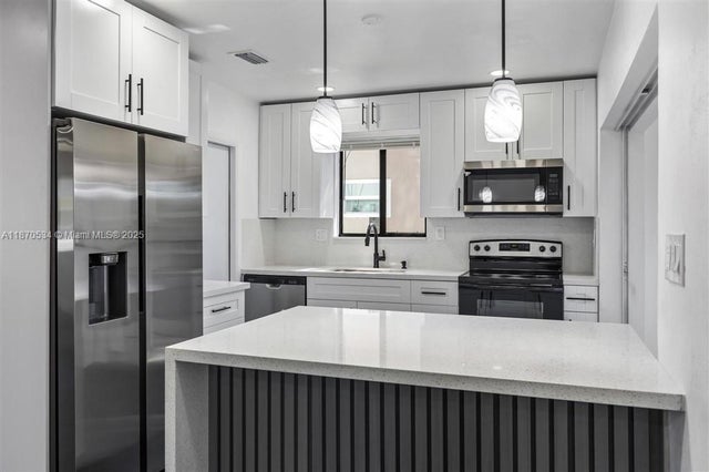 4 of 42 - 6712 Arbor Dr, Miramar, FL