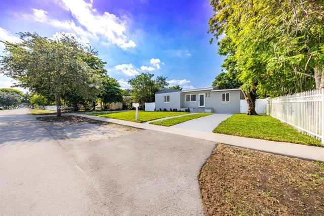 1 of 25 - 910 Nw 133rd St, North Miami, FL