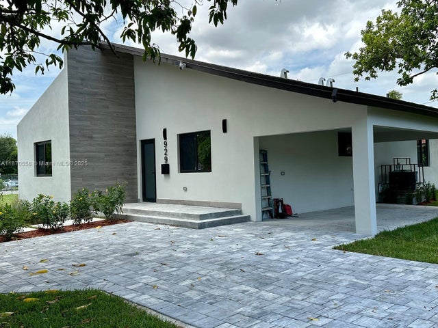 929 Nw 60th St, Miami