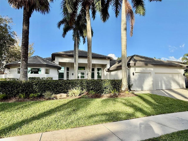 1 of 17 - 2523 Montclaire Cir, Weston, FL