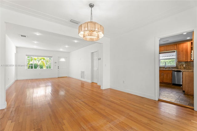 4 of 16 - 1307 Valencia Ave, Coral Gables, FL