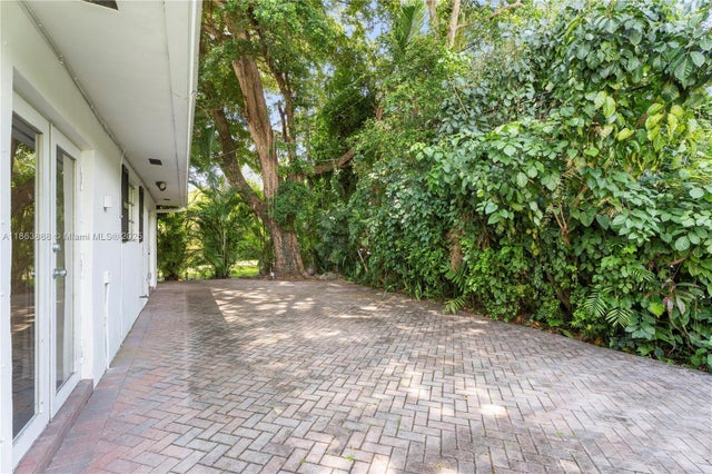 3 of 18 - 5520 San Vicente St, Coral Gables, FL