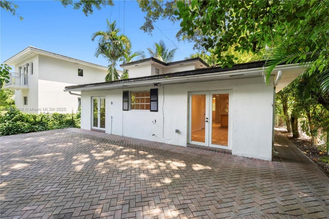 4 of 18 - 5520 San Vicente St, Coral Gables, FL