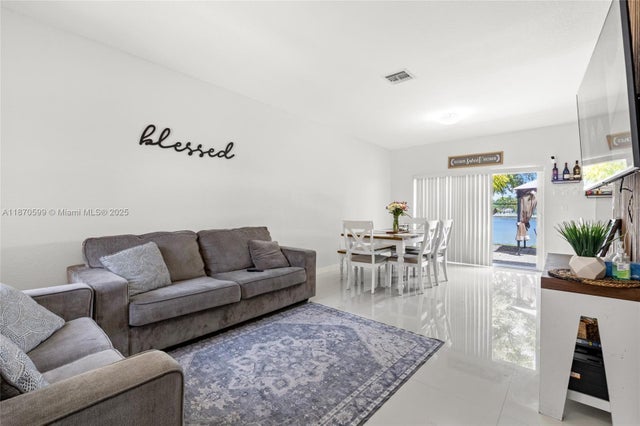 4 of 33 - 8559 Sw 214th Ln, Cutler Bay, FL