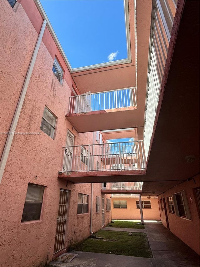 3 of 10 - 19781 Sw 114th Ave 143, Miami, FL