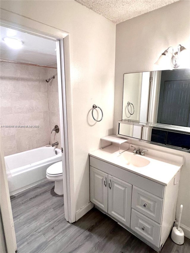 4 of 12 - 19715 Sw 114th Ave 156, Miami, FL