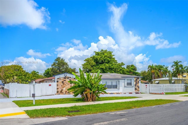 1 of 31 - 600 Sw 10th St, Hallandale Beach, FL