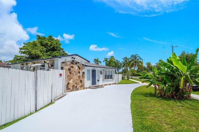 2 of 31 - 600 Sw 10th St, Hallandale Beach, FL