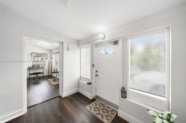 4 of 31 - 600 Sw 10th St, Hallandale Beach, FL