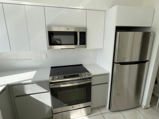 4 of 17 - 406 Nw 84th Ter 406, Miami, FL
