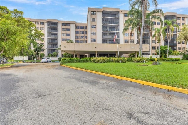 1 of 26 - 900 Ne 195th Street 607, Miami, FL