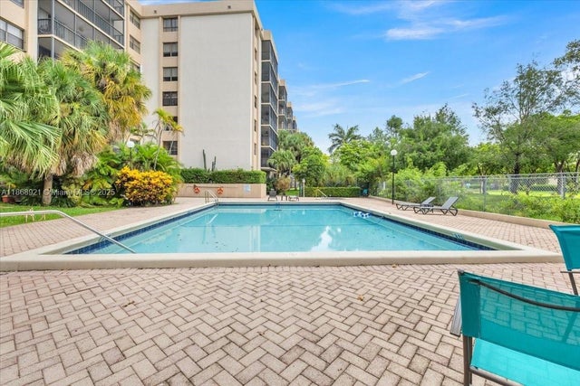 4 of 26 - 900 Ne 195th Street 607, Miami, FL
