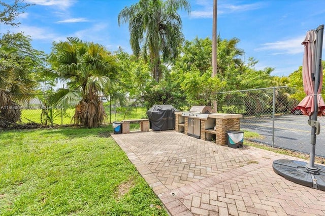 5 of 26 - 900 Ne 195th Street 607, Miami, FL