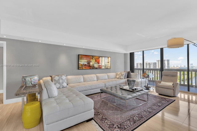 3 of 40 - 2000 Island Blvd 1405, Aventura, FL