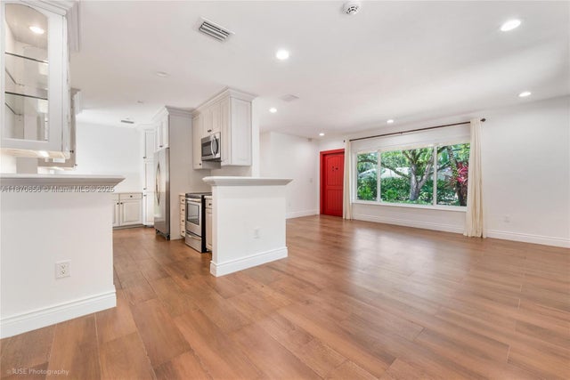 4 of 18 - 8015 Sw 63rd Pl, Miami, FL