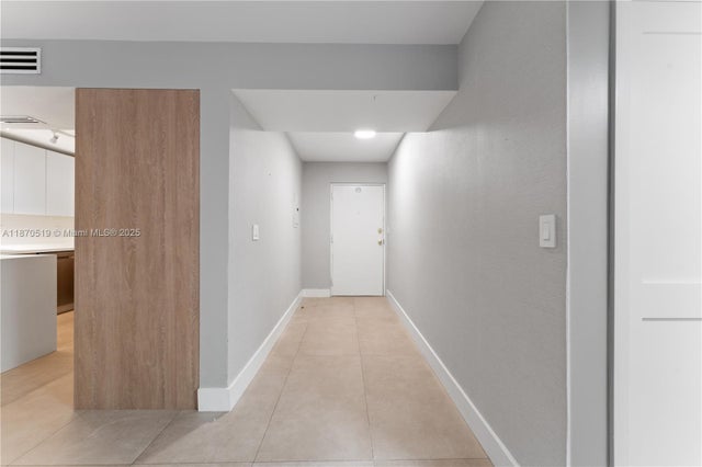2 of 31 - 55 Ocean Lane Dr 1031, Key Biscayne, FL