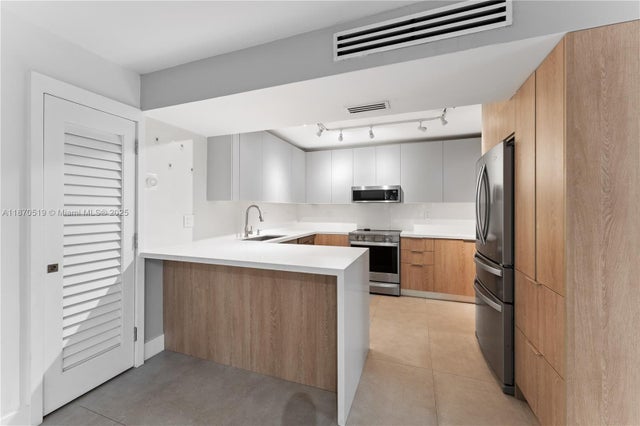 4 of 31 - 55 Ocean Lane Dr 1031, Key Biscayne, FL