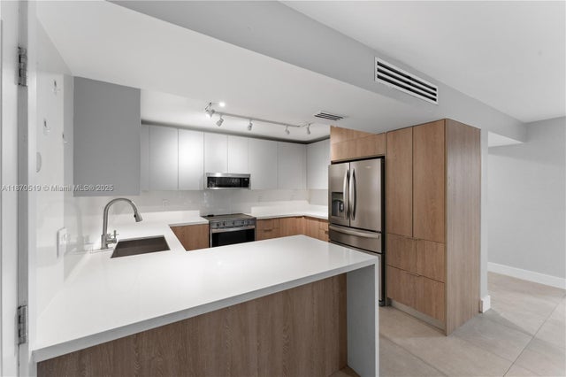 5 of 31 - 55 Ocean Lane Dr 1031, Key Biscayne, FL