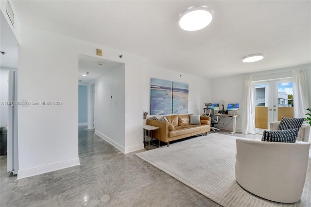 4 of 15 - 227 Michigan Ave 406, Miami Beach, FL
