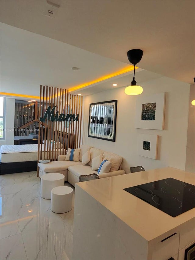 1 of 16 - 2899 Collins Ave 1634, Miami Beach, FL