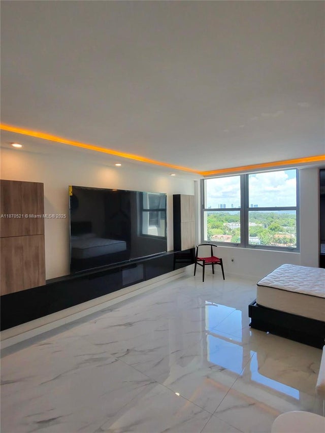 3 of 16 - 2899 Collins Ave 1634, Miami Beach, FL