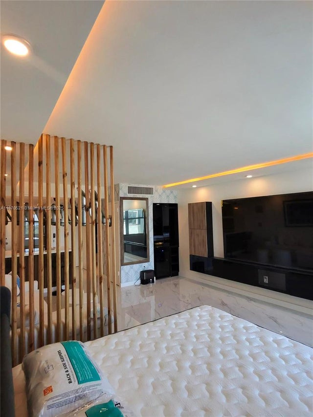 4 of 16 - 2899 Collins Ave 1634, Miami Beach, FL