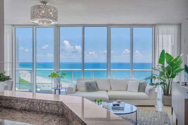 1 of 30 - 100 S Pointe Dr 2208, Miami Beach, FL