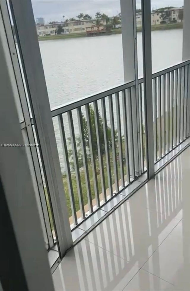 3 of 10 - 1670 Ne 191st St 213-3, Miami, FL