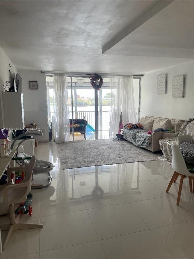 4 of 10 - 1670 Ne 191st St 213-3, Miami, FL