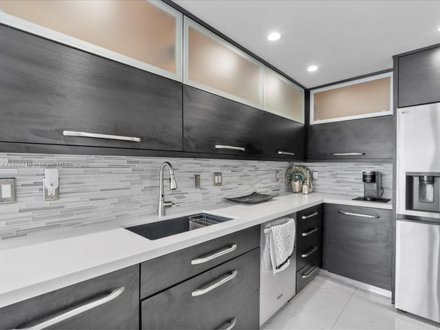 4 of 37 - 6001 N Ocean Dr 1203, Hollywood, FL