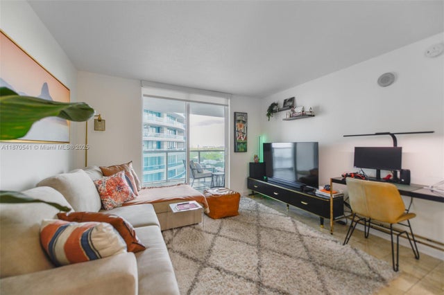 5 of 43 - 2101 Brickell Ave 2009, Miami, FL