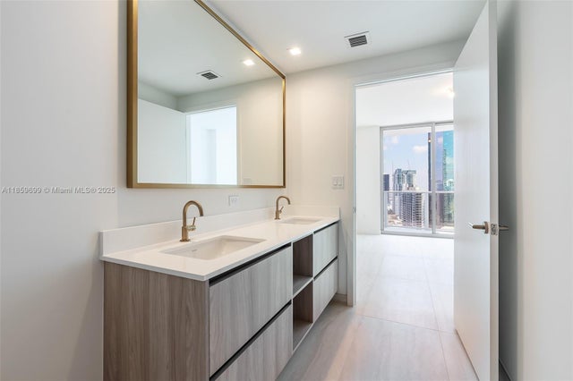 5 of 64 - 77 Se 5th St 1709, Miami, FL