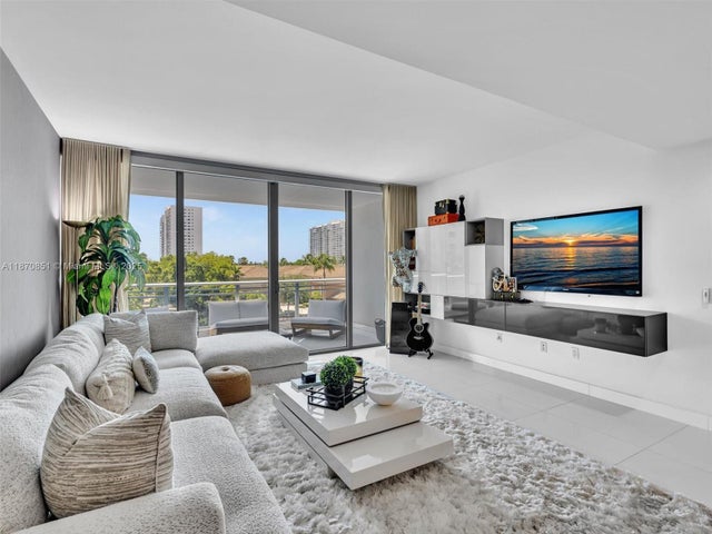 1 of 44 - 2950 Ne 188th St 312, Aventura, FL